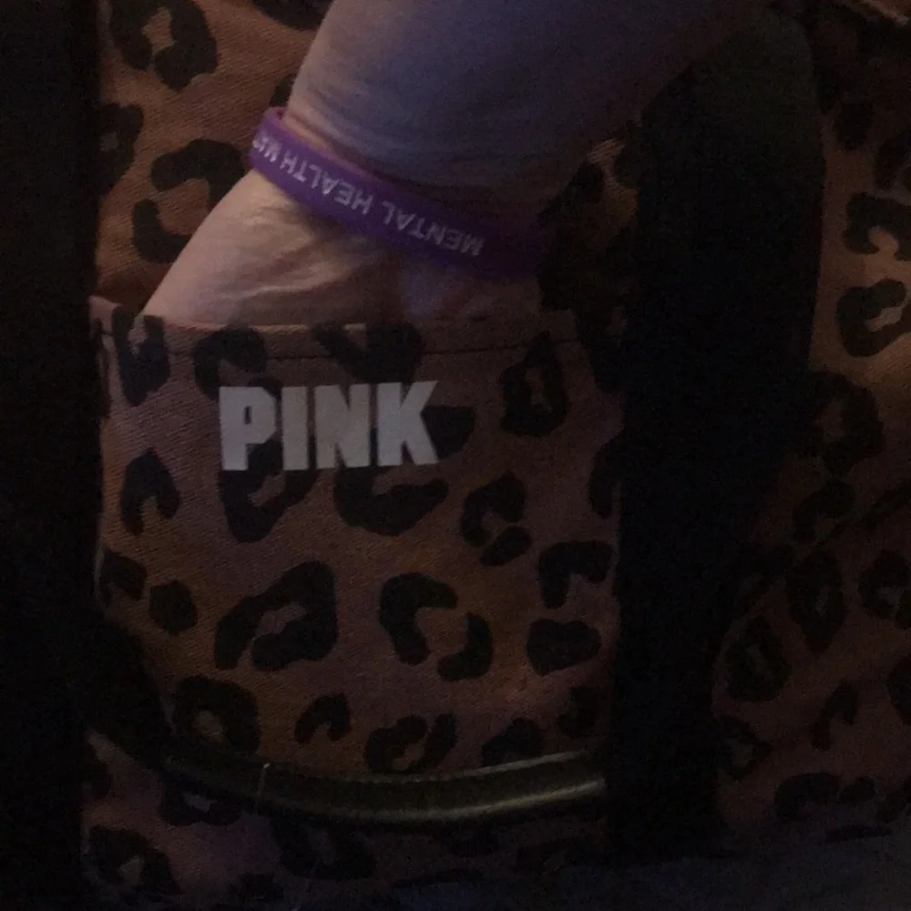 Victoria Secrets Pink Cheetah Print! Weekender Bag! GUC! No rips, or stains!